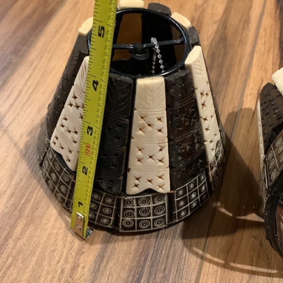 Set of vintage carved bone and horn large beads made into mini lamp shades 4-5” - Picture 3 of 8